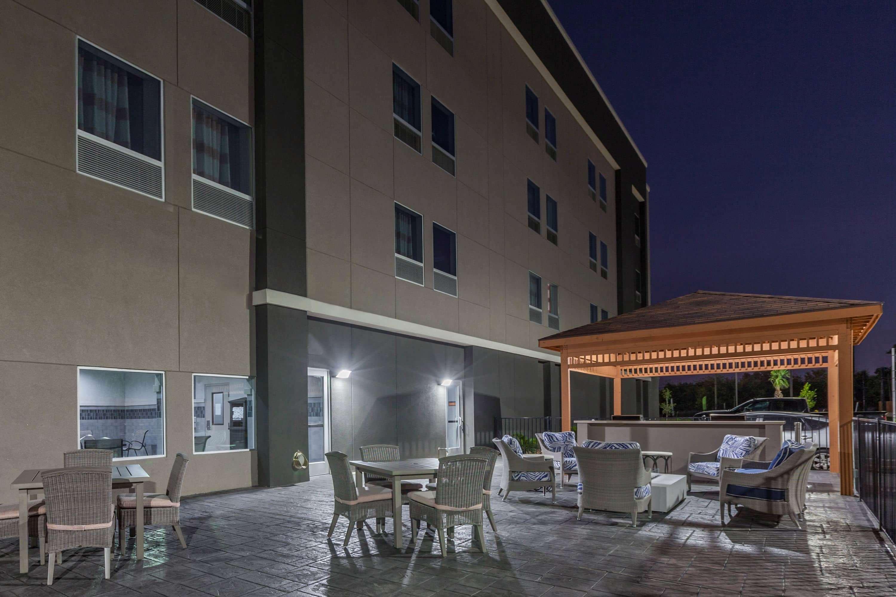 Отель La Quinta By Wyndham Houston East At Sheldon Rd Чаннелвью Экстерьер фото